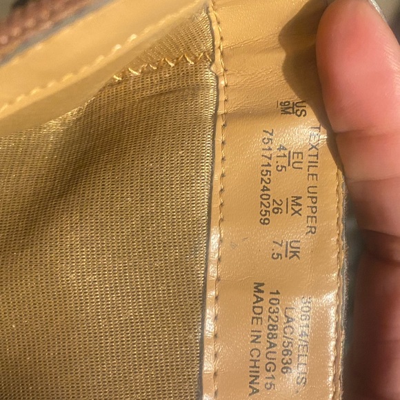 Jaclyn Smith, wedge, leopard texture tile just come above the ankles - Picture 9 of 16